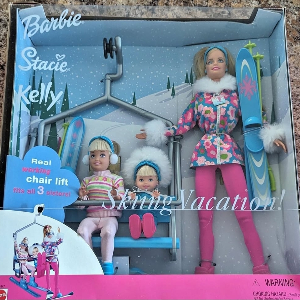 Barbie Stacie Kelly Skiing Vacation Doll Set, Working Chair Lift (2000) Playset - Picture 4 of 6